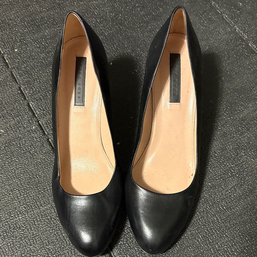 Hugo Boss Elegant Black Leather Heels